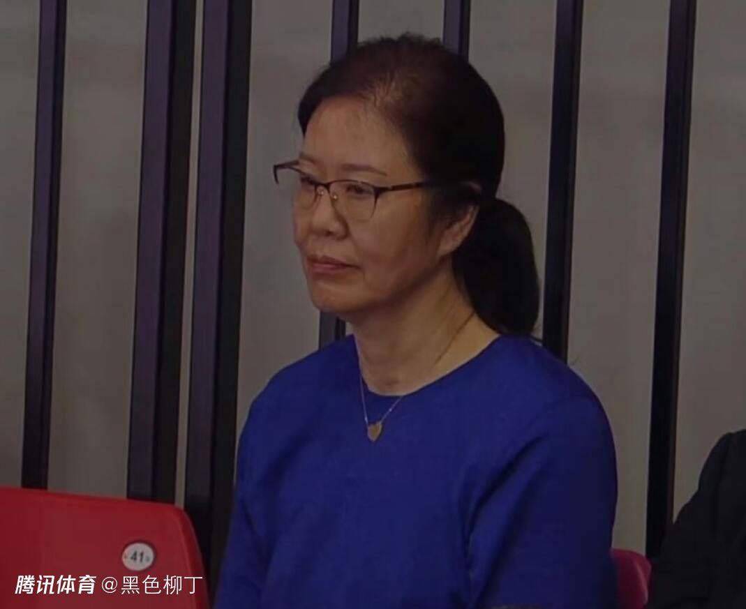 父与子 童年的欢乐与感动父子联手勇闯白垩纪，终极BOSS现身父子亲情也是《星际探索》中贯穿的一条主线，但似乎没有触动太多的观众，目前电影的好评还是集中在震撼的太空场景上